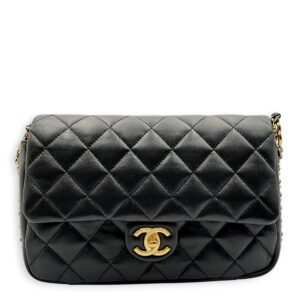 Seasonal Flap with CC Chain 25x16x6cm Black Crossbody Bag in Lambskin, Gold hardware