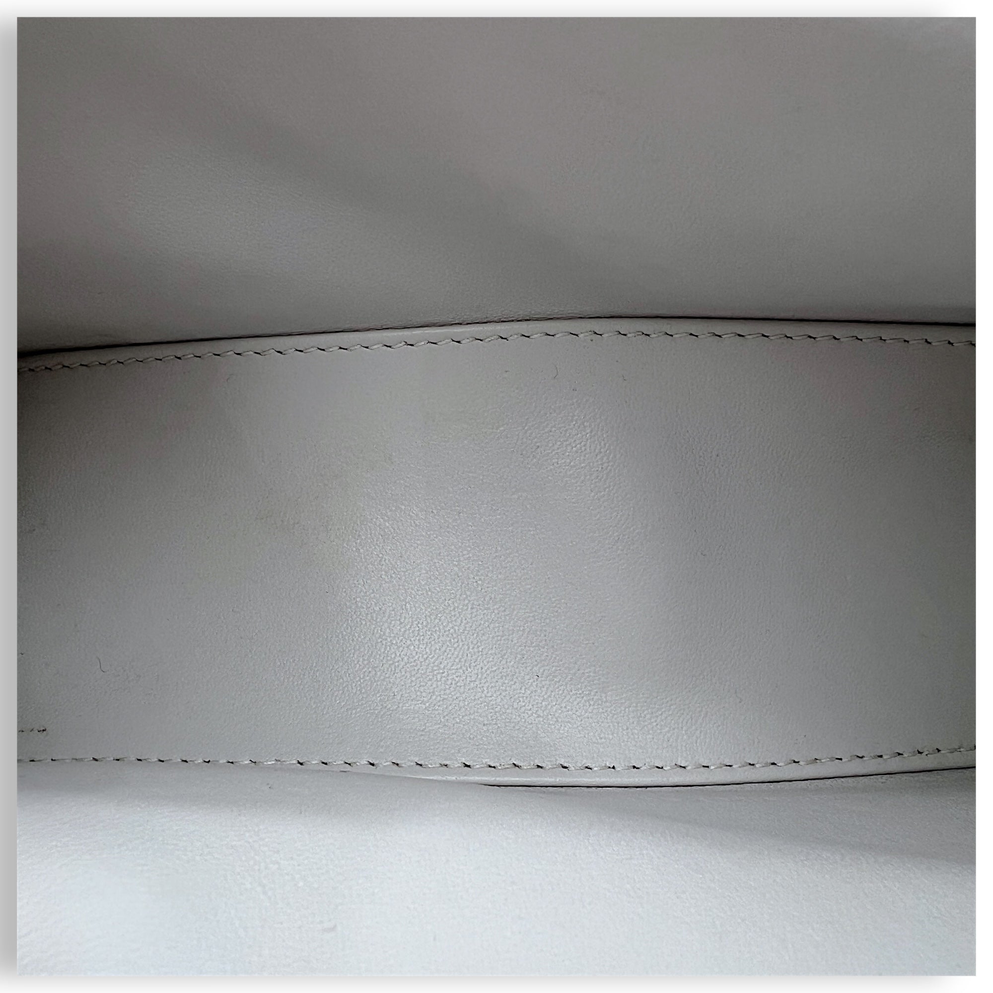 Hourglass XS White Top Handle Bag in Crocodile Embossed Calfskin, Silver hardware - Image 11