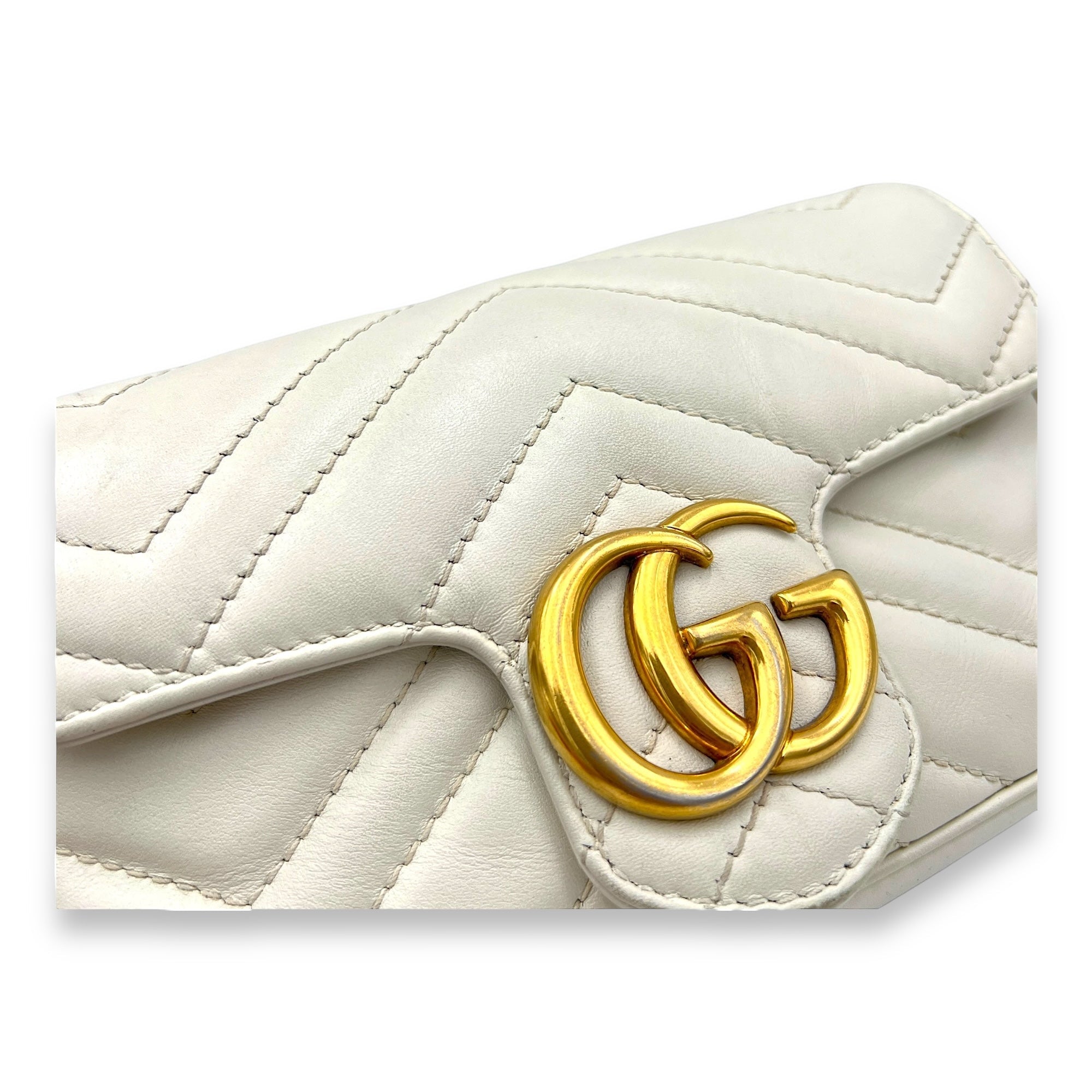 GG Marmont Super Mini White Crossbody Bag in Calfskin, Gold hardware - Image 6