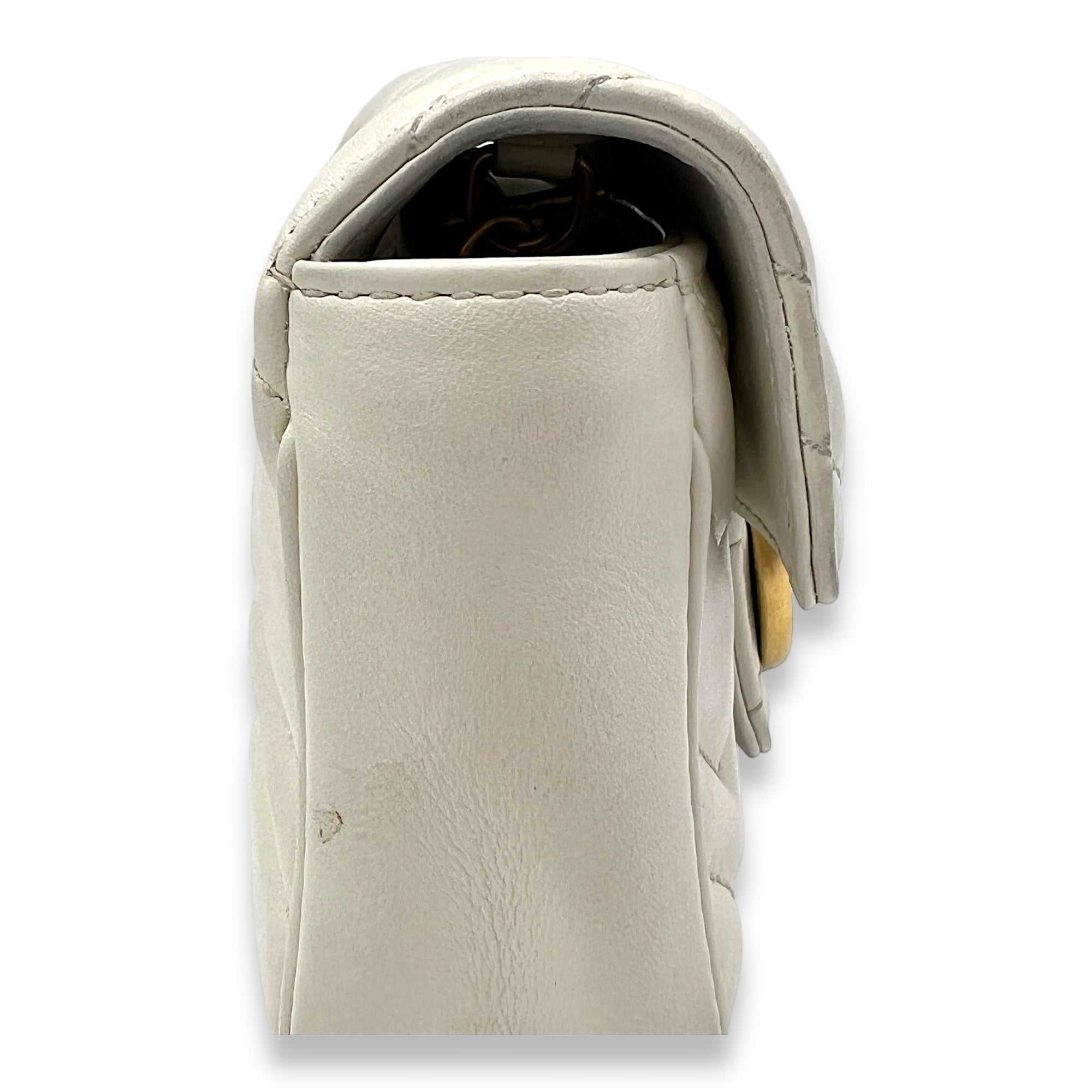 GG Marmont Super Mini White Crossbody Bag in Calfskin, Gold hardware - Image 7