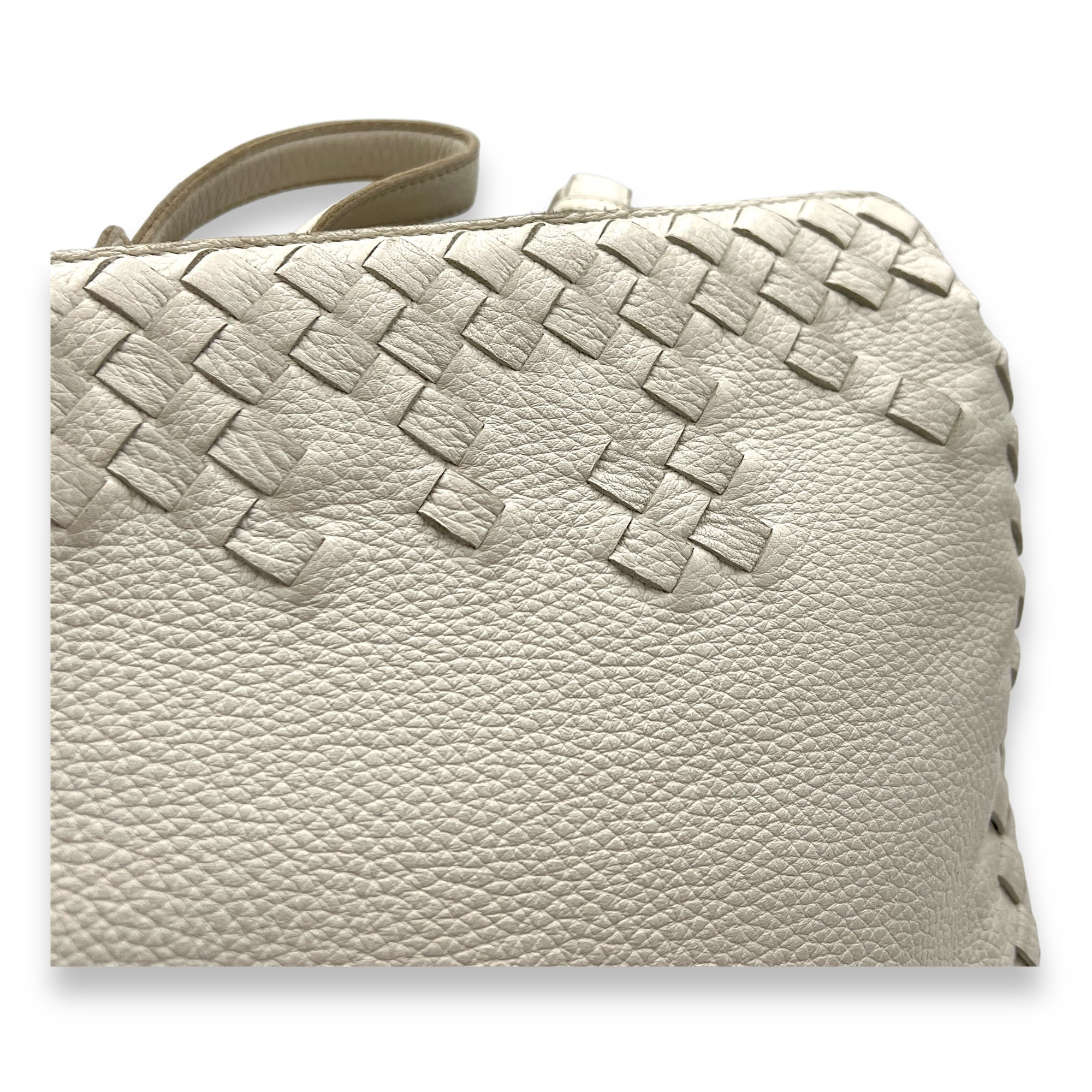 Intreciatto Top handle bag in Intrecciato leather, Ruthenium Hardware - Image 8