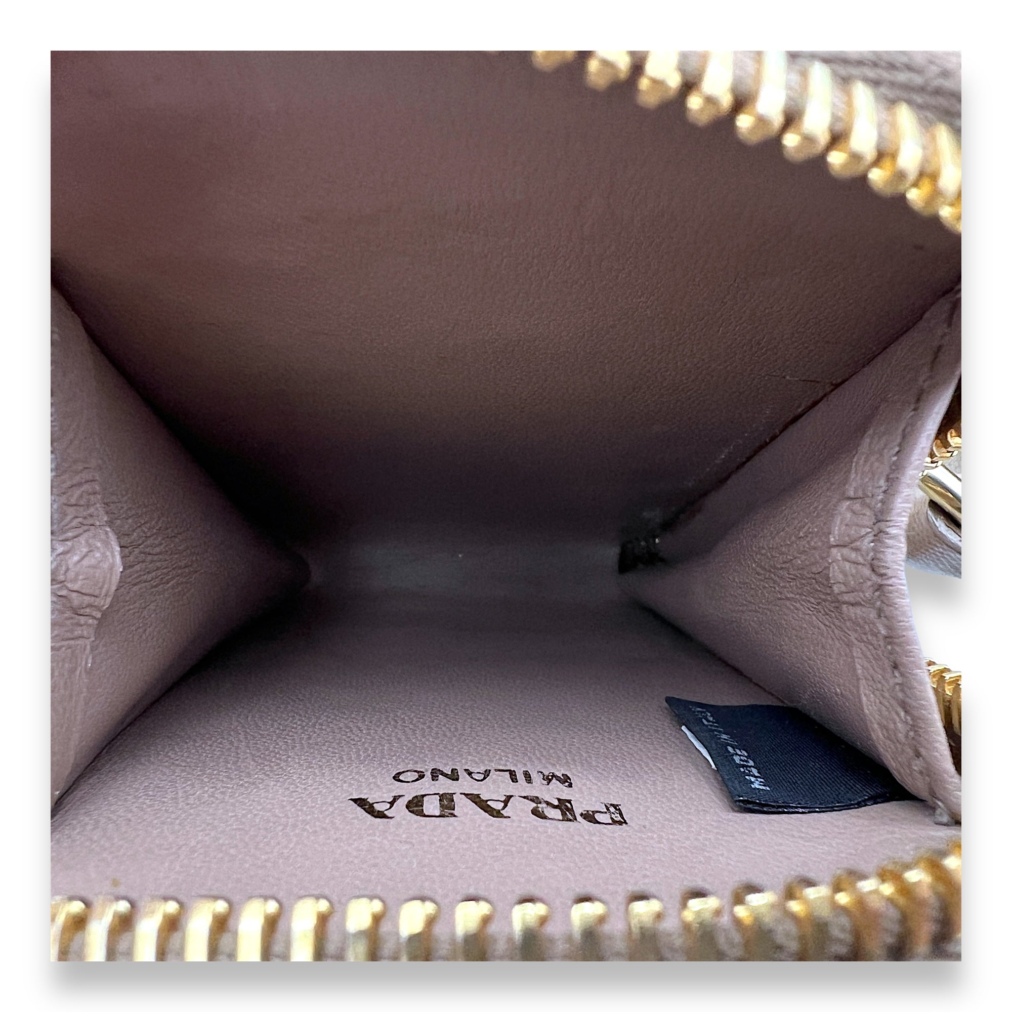 Re-Edition 2005 Crossbody bag in Saffiano leather, Gold Hardware - Image 14