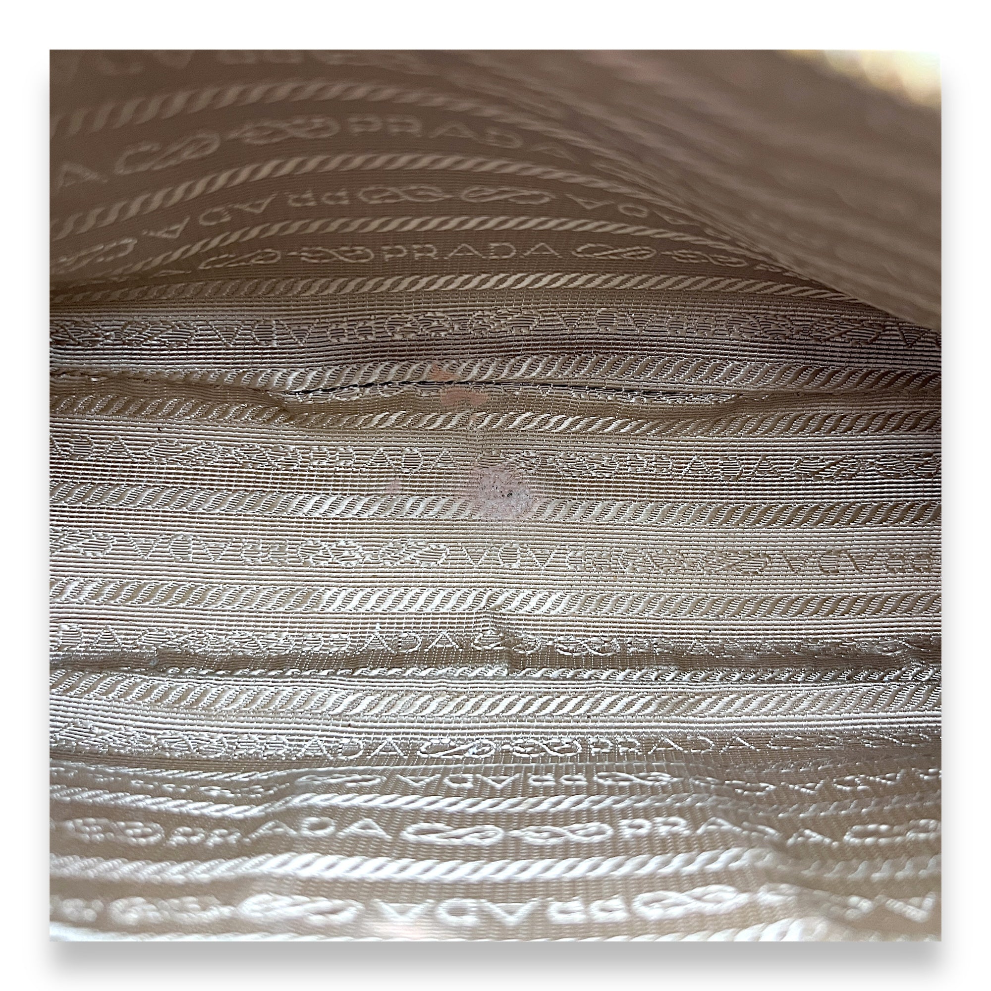 Re-Edition 2005 Crossbody bag in Saffiano leather, Gold Hardware - Image 15