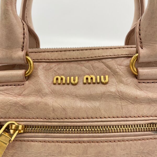 Vitello Shine Bauletto Satchel Pink Top Handle Bag in Distressed Leather, Gold hardware - Image 7