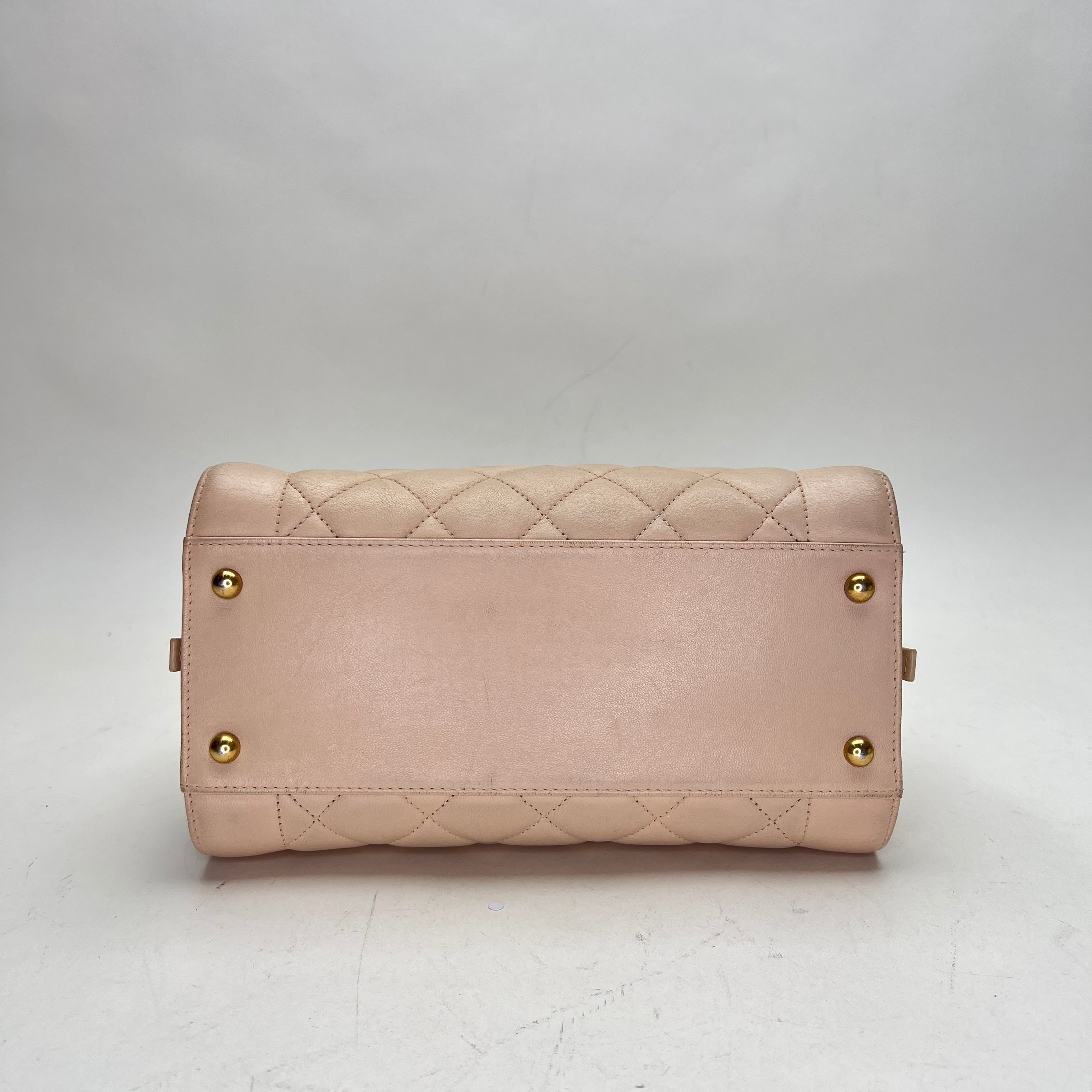 Zip Around Quilted Beige Shoulder Bag in Lambskin, Gold hardware - Image 5